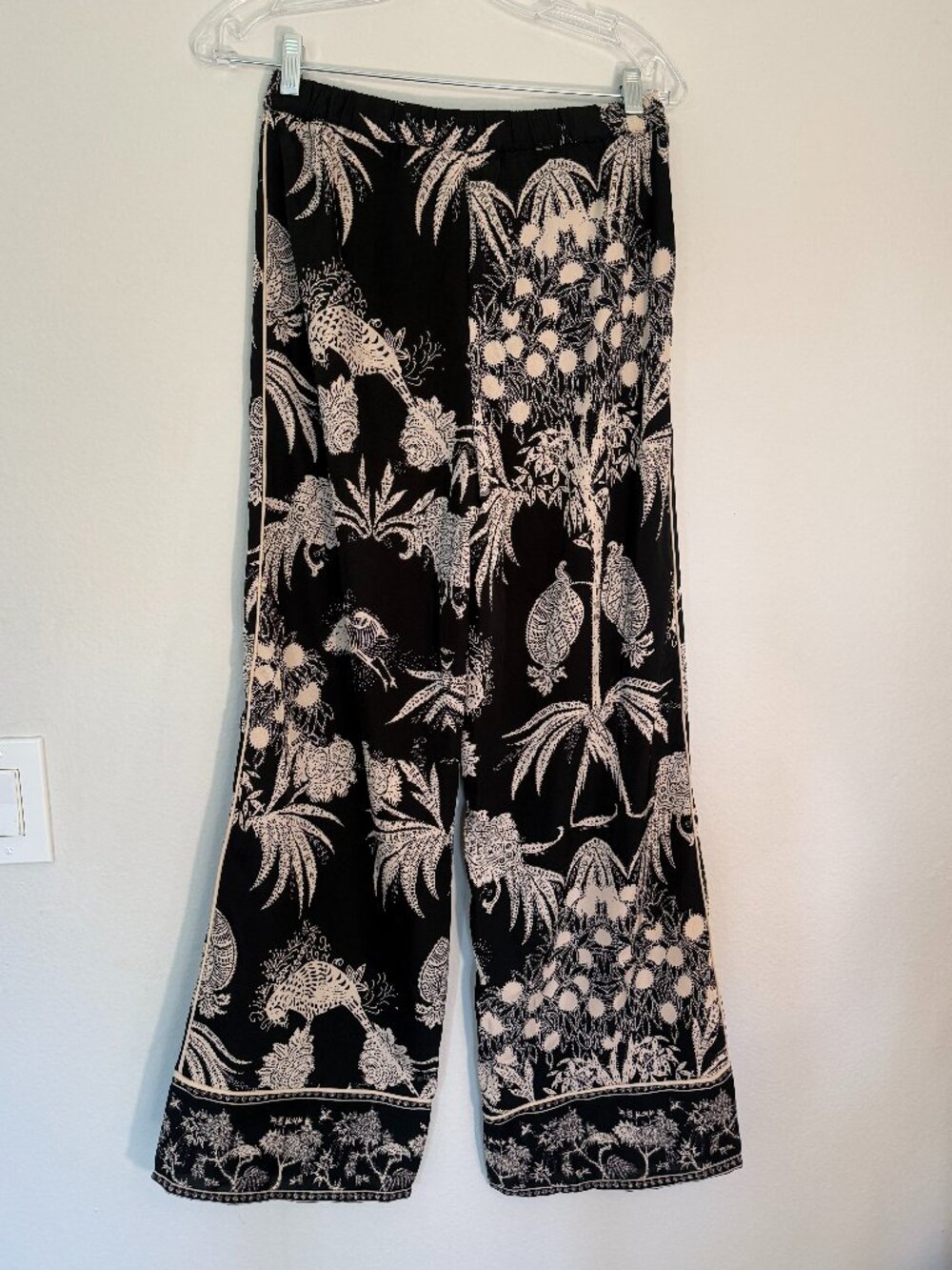 H&M NWOT Printed Pants